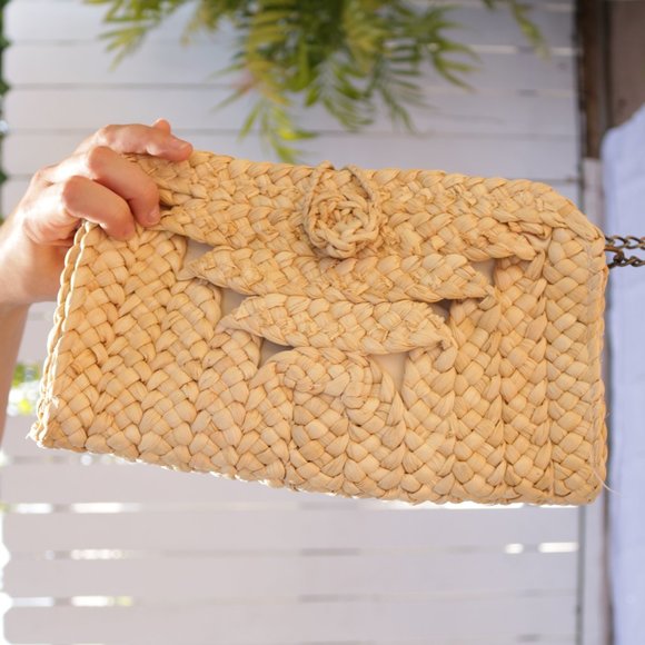 Cute straw bag with long chain strap - Picture 2 of 7